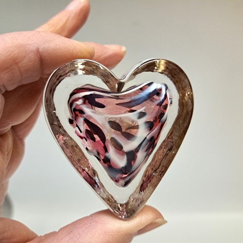Click to view detail for DB-952 Heart Paperweight-Red and White $52